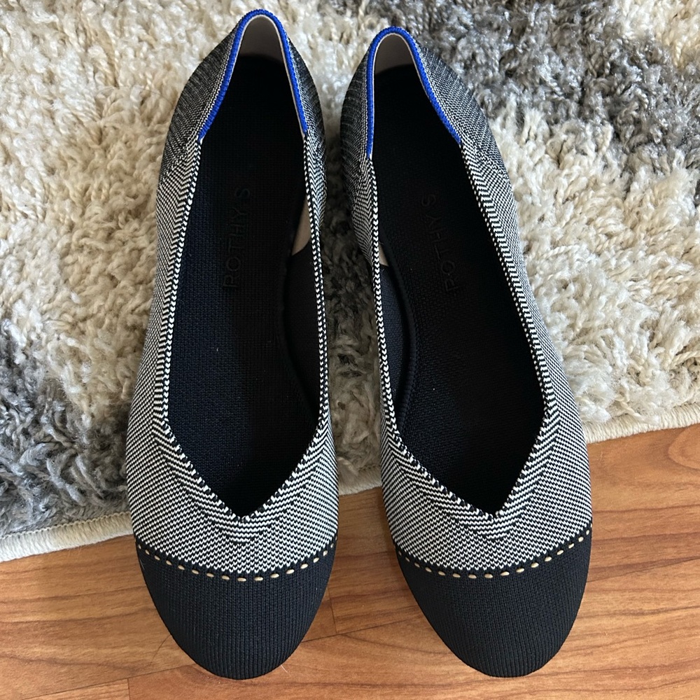 NWOT Rothys The Flat Grey Mist Captoe